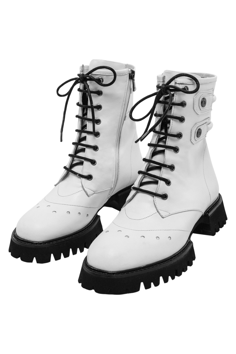 White boots photo